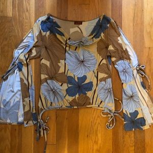 Like-New Long Sleeve Flower Top